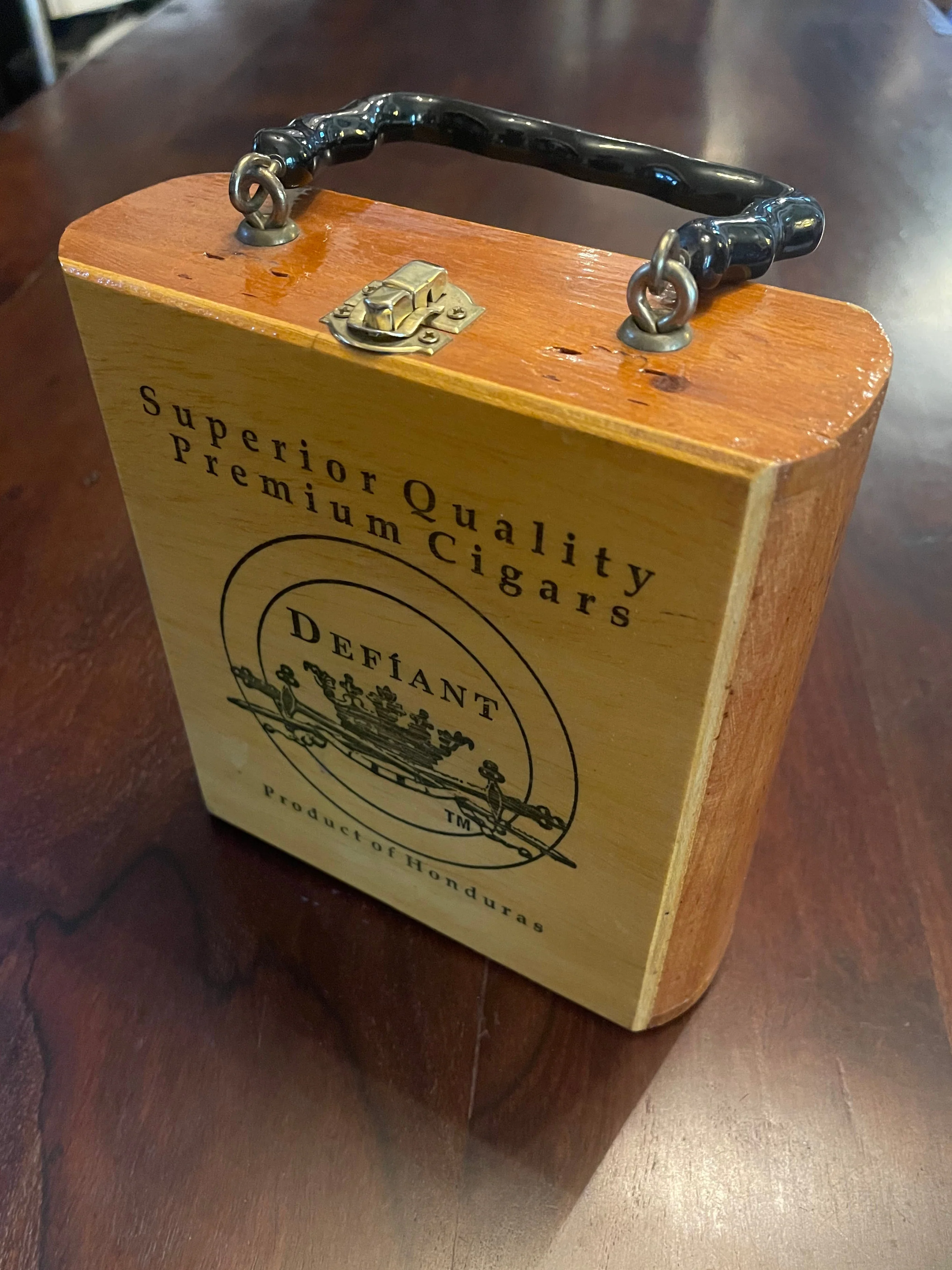 DEFIANT CIGAR BOX PURSE