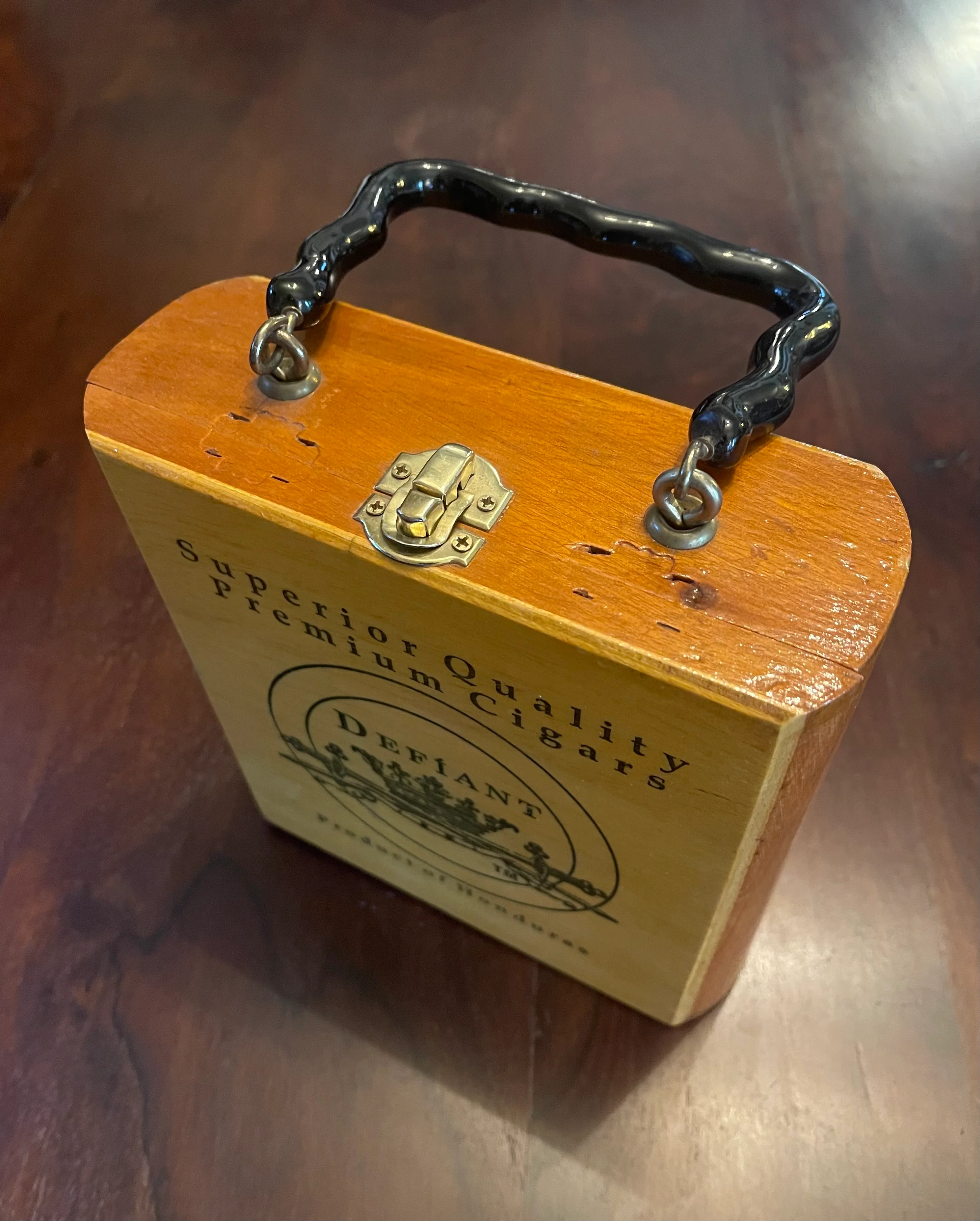 DEFIANT CIGAR BOX PURSE - Image 2