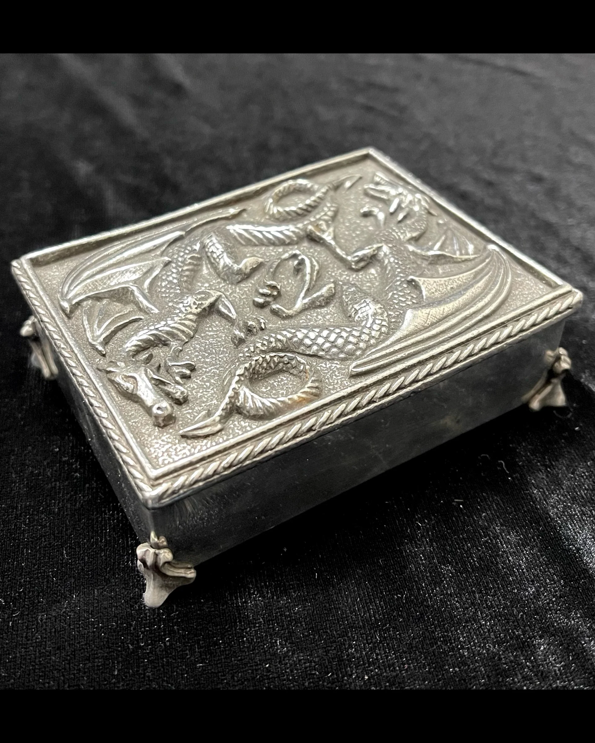 DOUBLE DRAGON CARD CASE W/ALCHEMY PLAYING CARDS