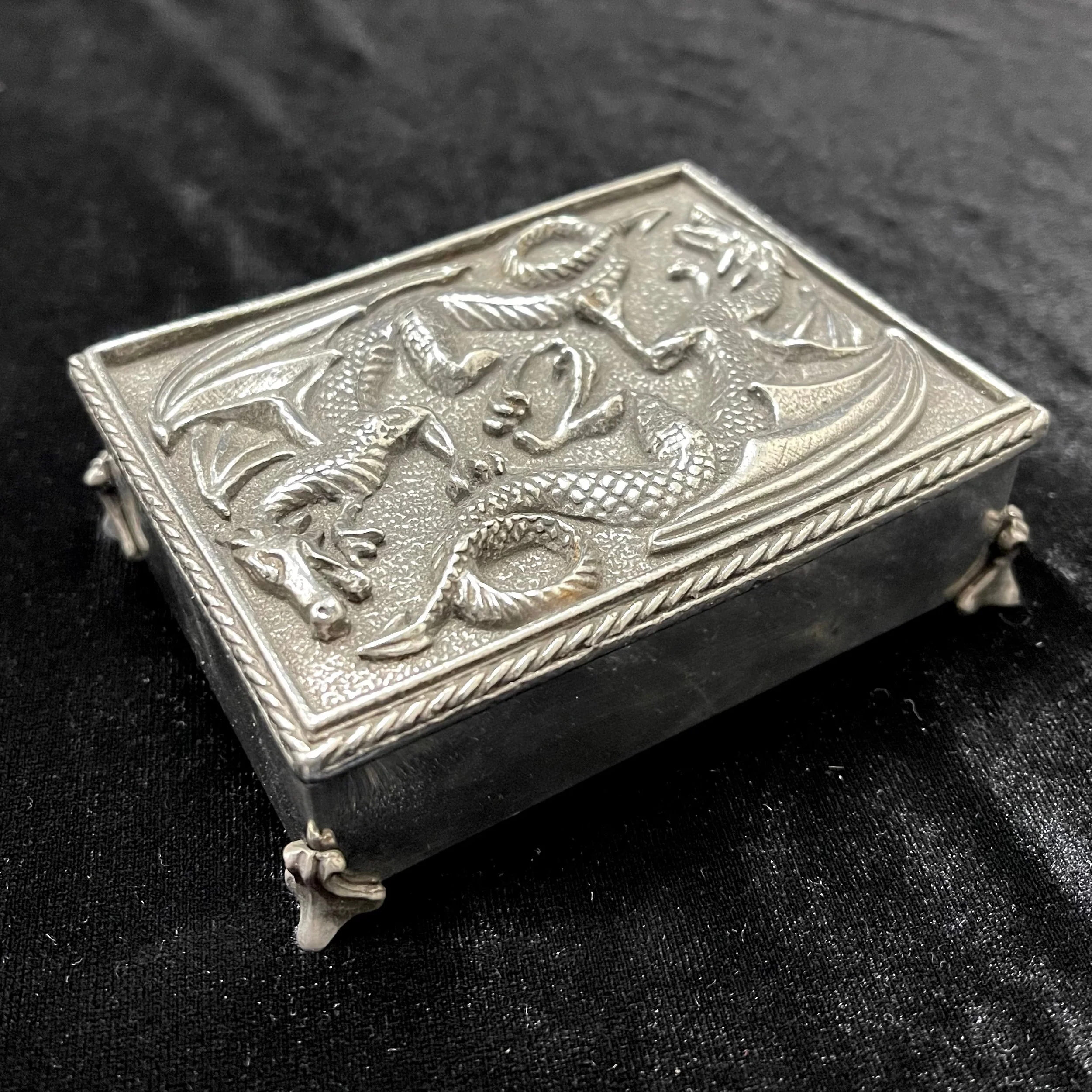 DOUBLE DRAGON CARD CASE W/ALCHEMY PLAYING CARDS - Image 3
