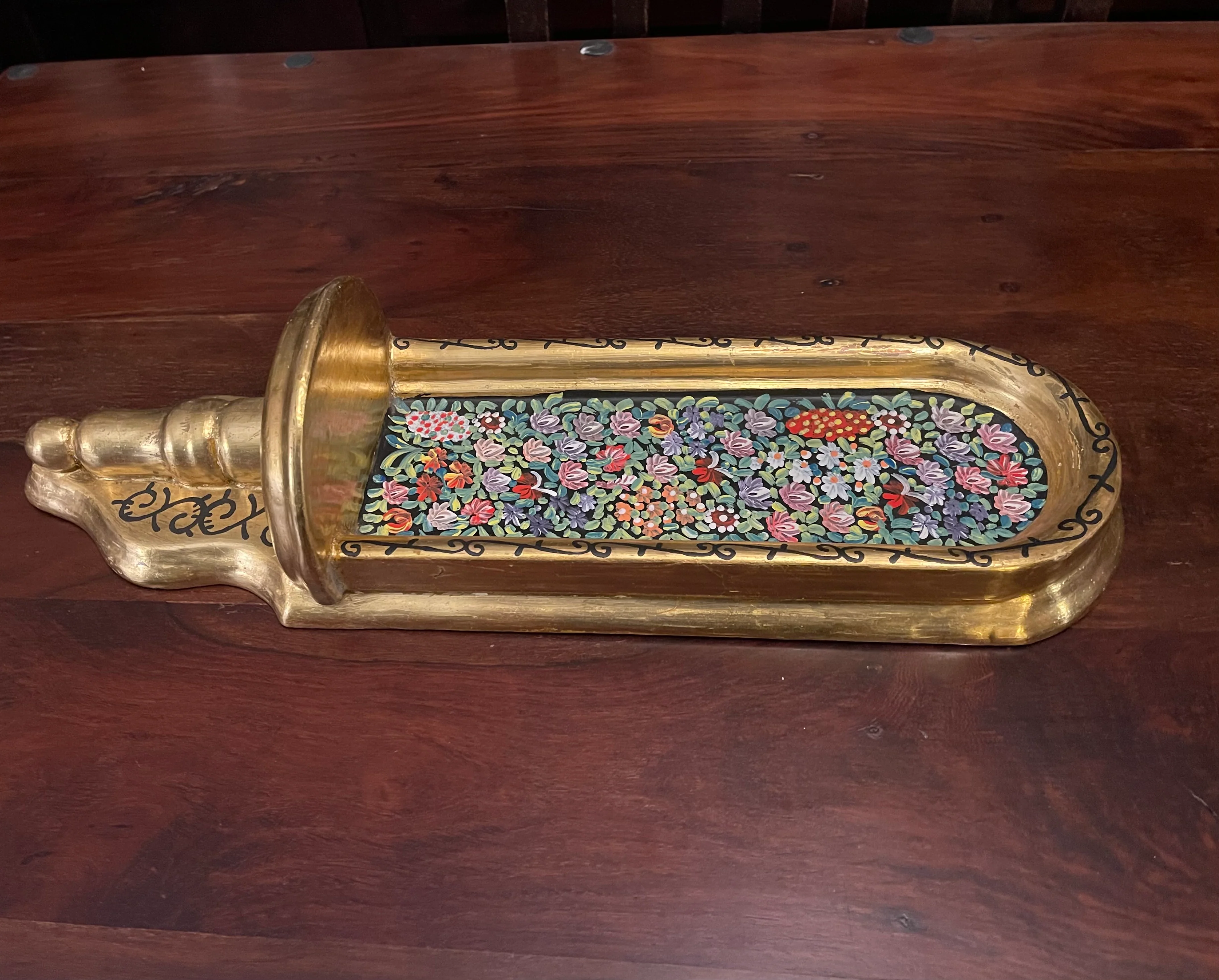 GOLD AND FLOWERED WALL SCONCE. - Image 3