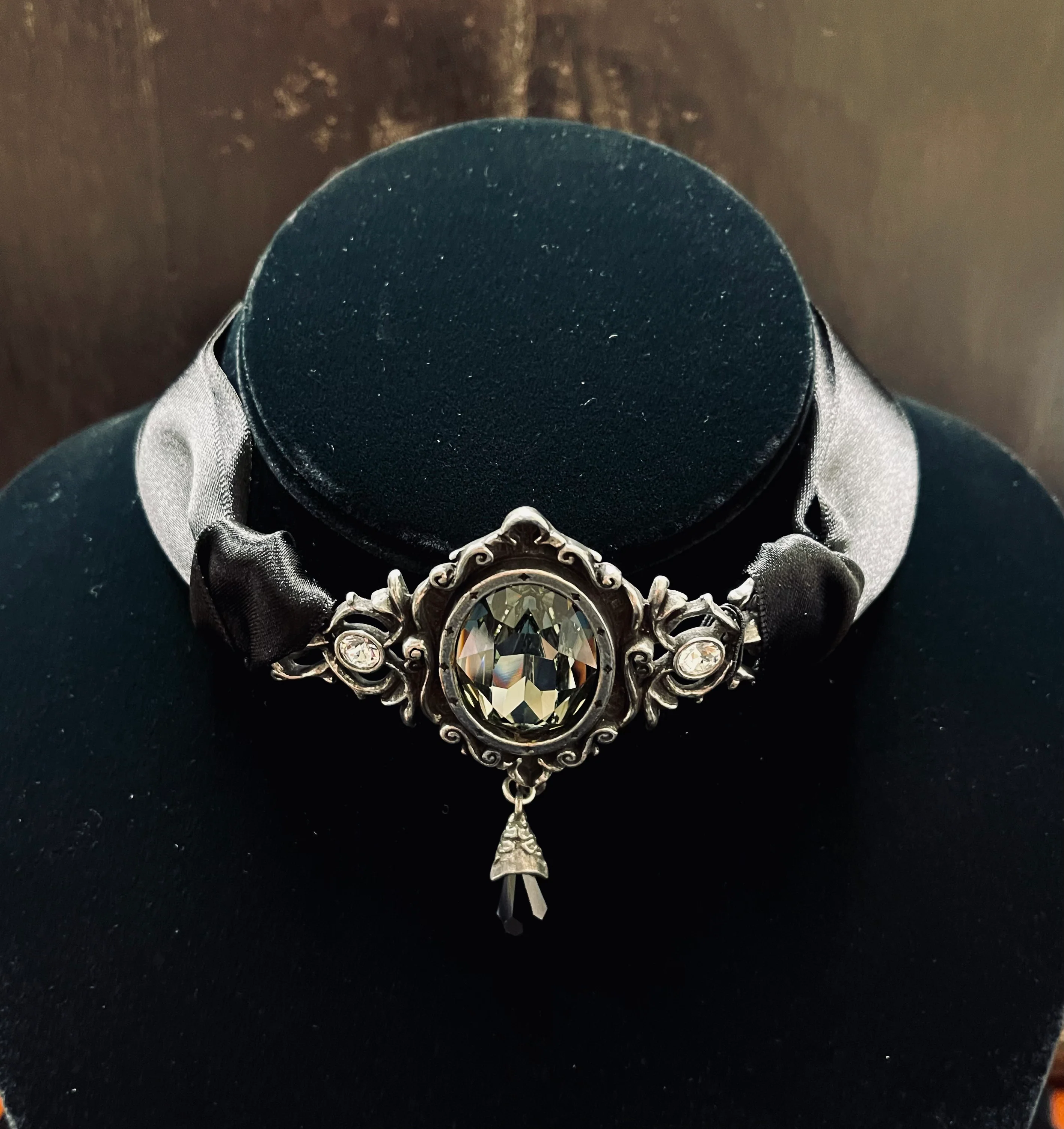 GREYHEART CHOKER - Image 4