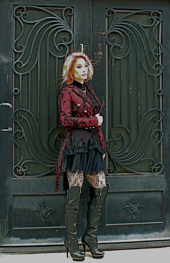 HARLEQUIN TAILCOAT - RED/BLACK TAPESTRY - Image 5