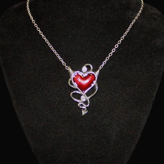 HORNED HEART NECKLACE - Image 3