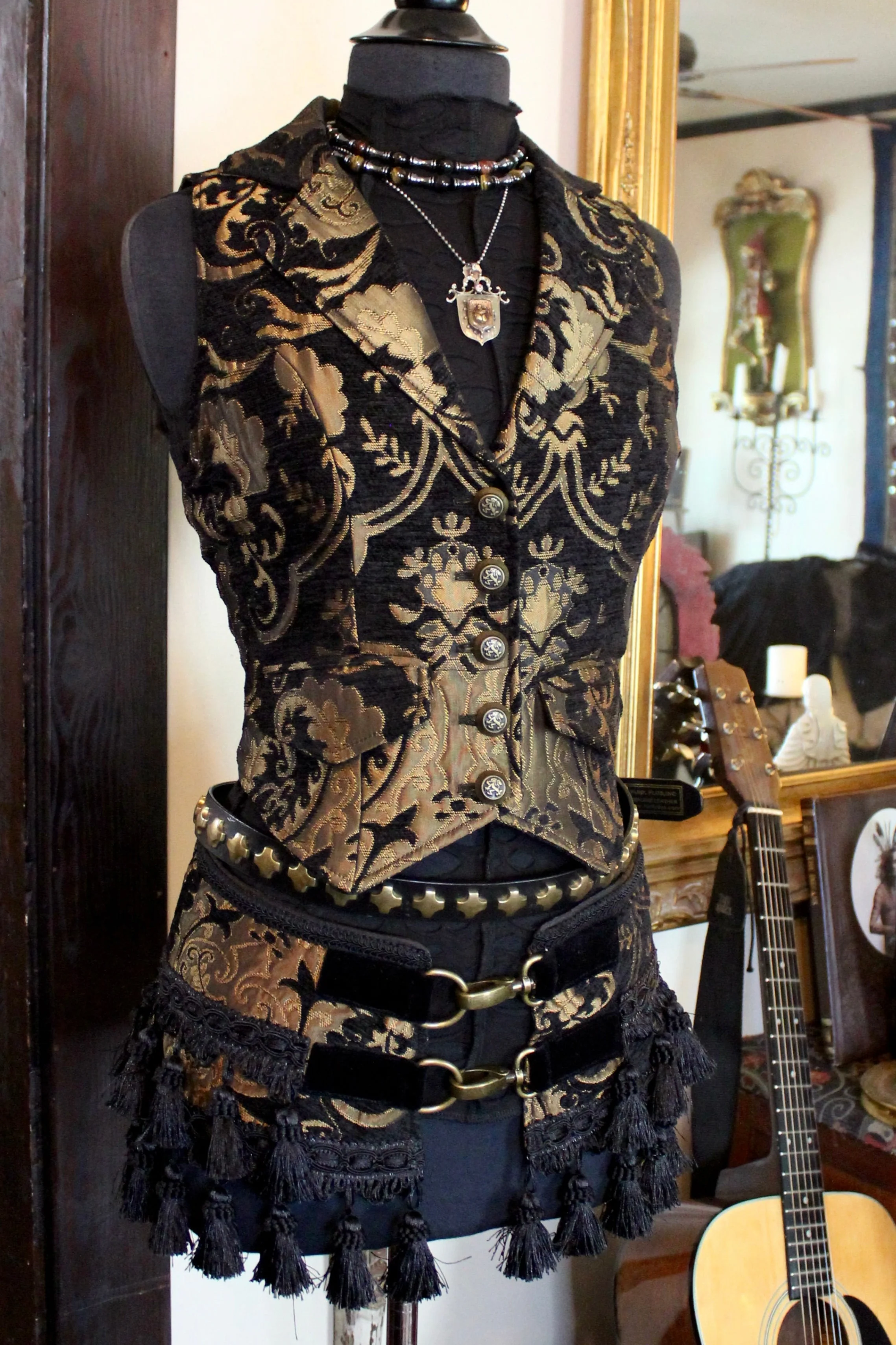 MARQUESA VEST - GOLD/BLACK TAPESTRY - Image 2