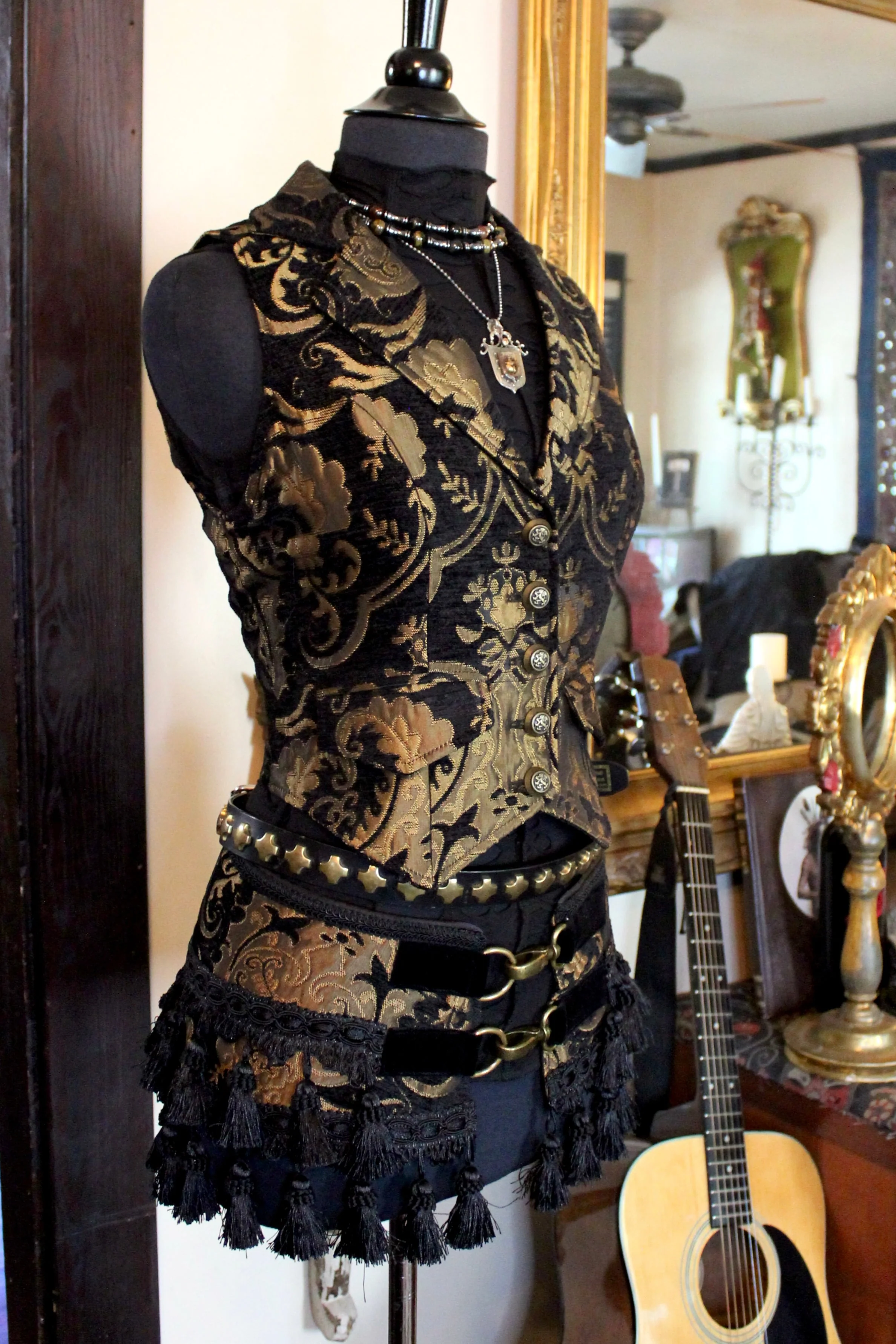 MARQUESA VEST - GOLD/BLACK TAPESTRY - Image 3
