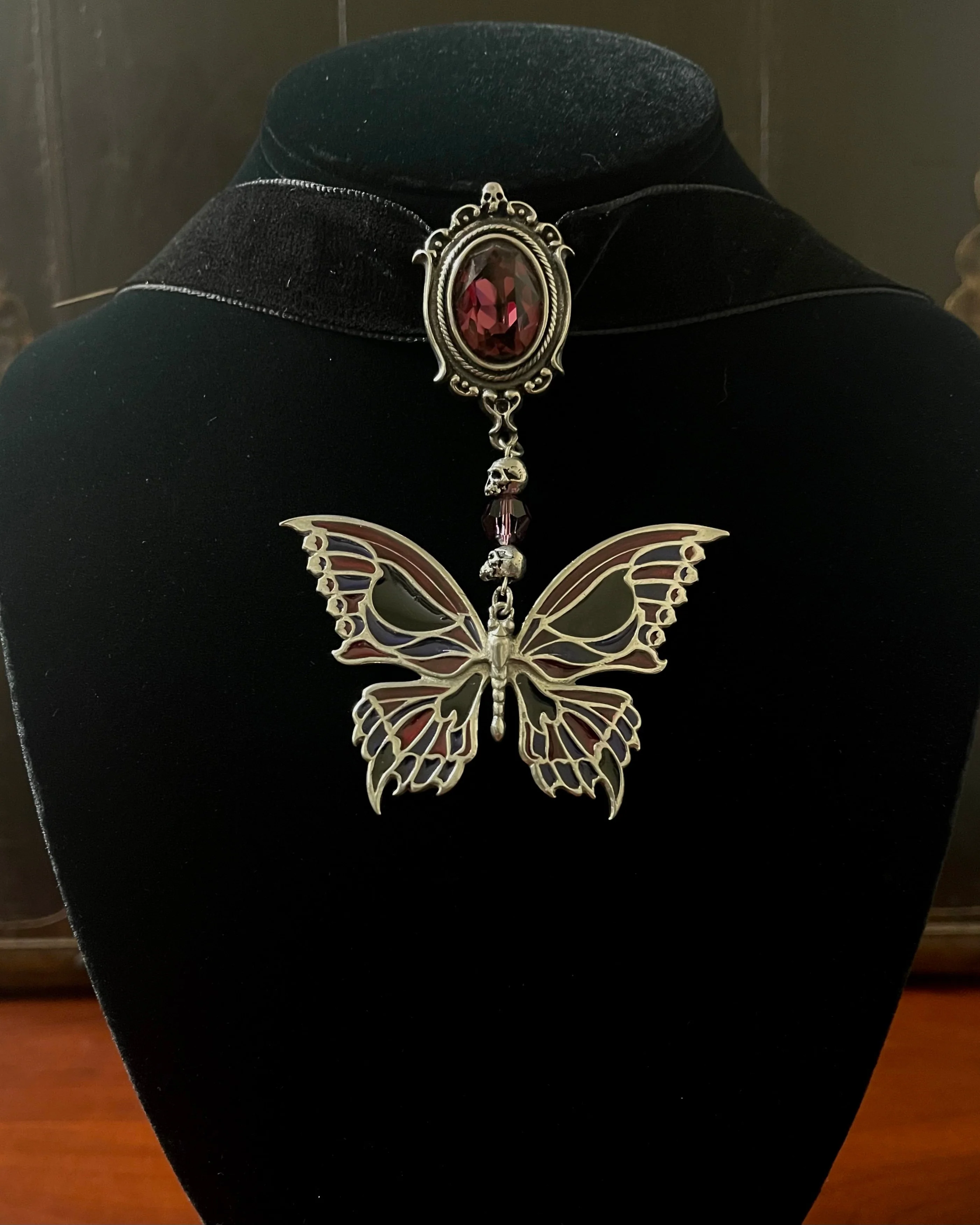 MORBID BUTTERFLY CHOKER