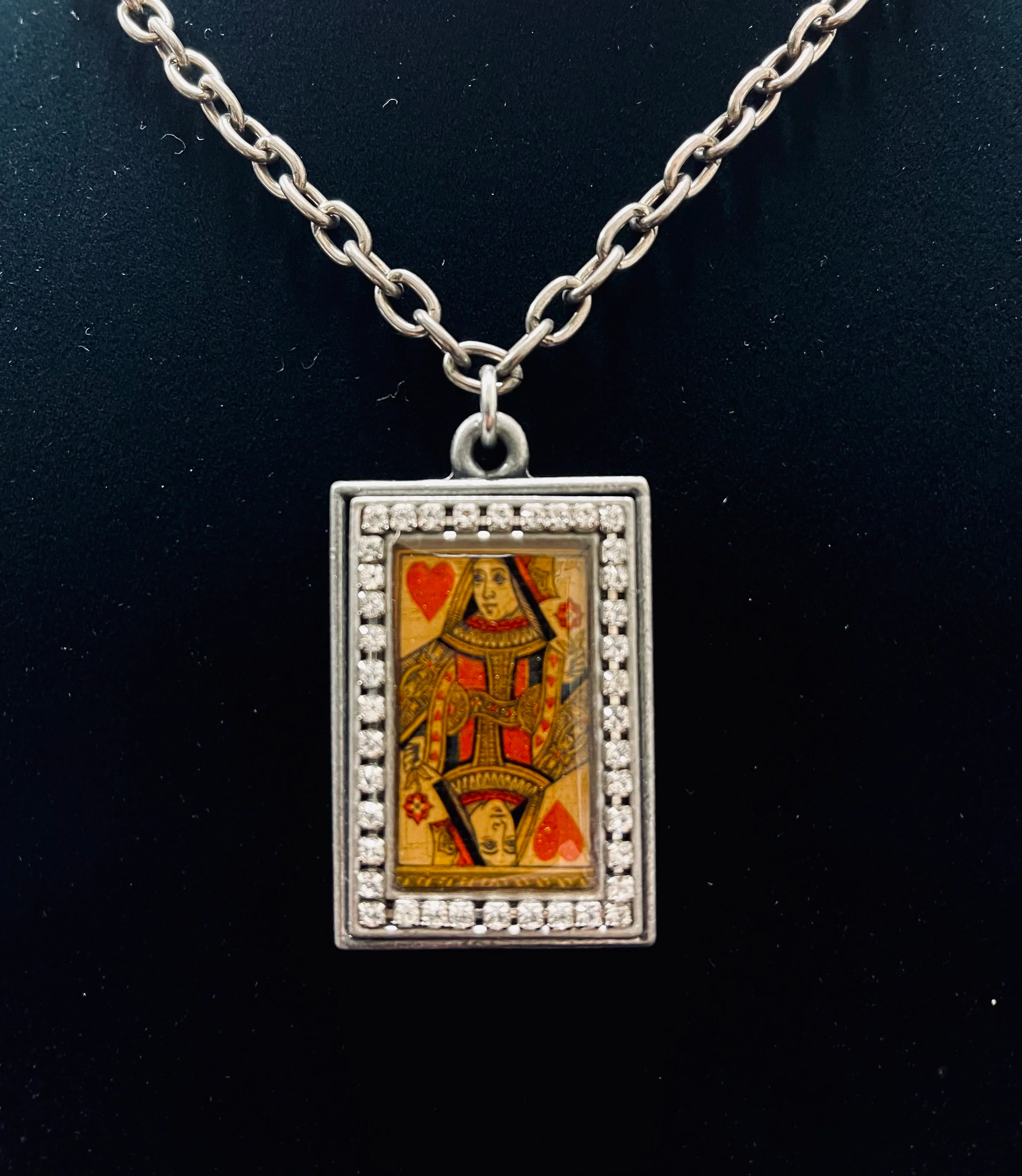 QUEEN OF HEARTS BLING NECKLACE - Image 4