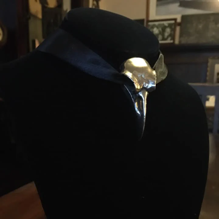 RAVEN SKULL CHOKER